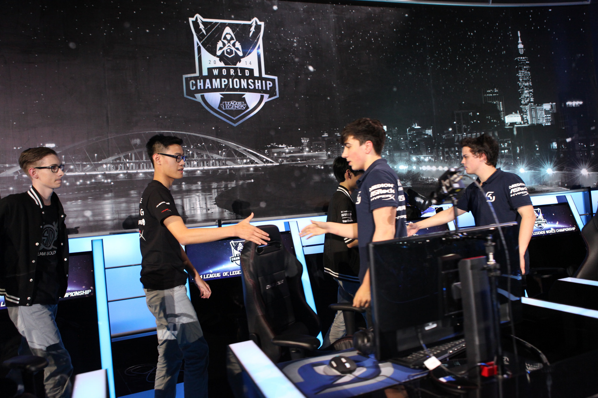 WBG鏖战DK惊险取胜，TheShy男枪团战封神锁定胜局