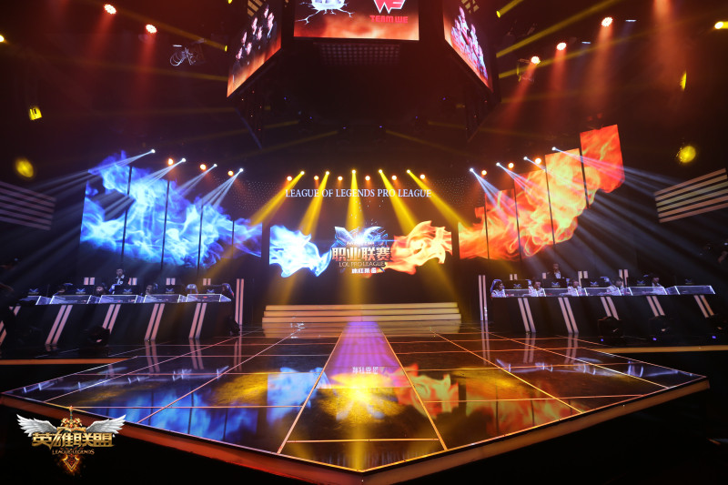 一穿四失败！T1在S15决赛憾负BLG，Faker泪洒赛场。